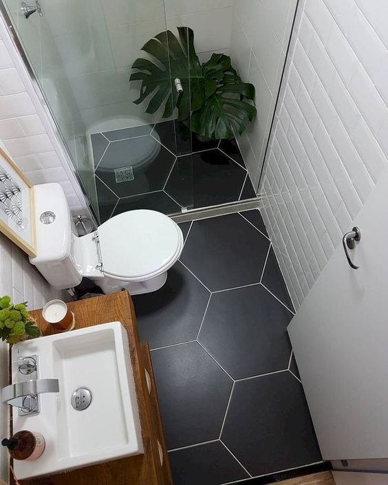 toilet tegels in zeshoekig patroon